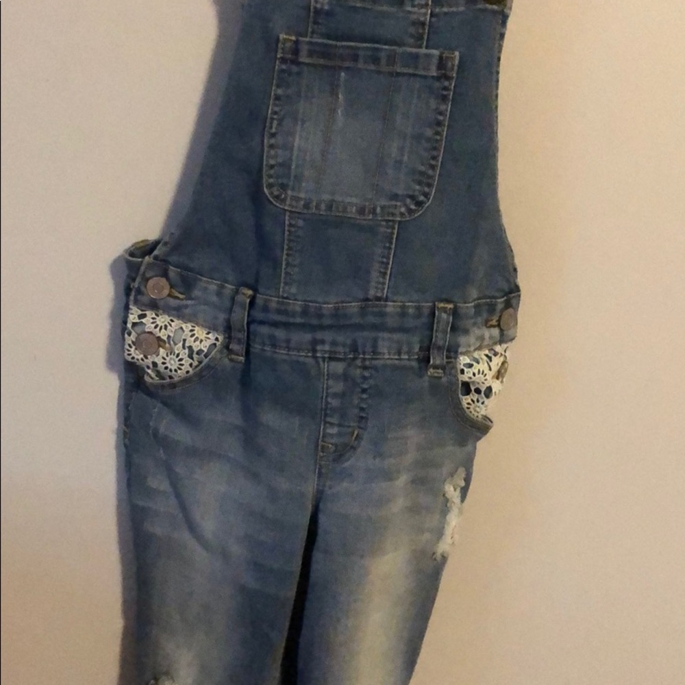Overall - Picture 2 of 3